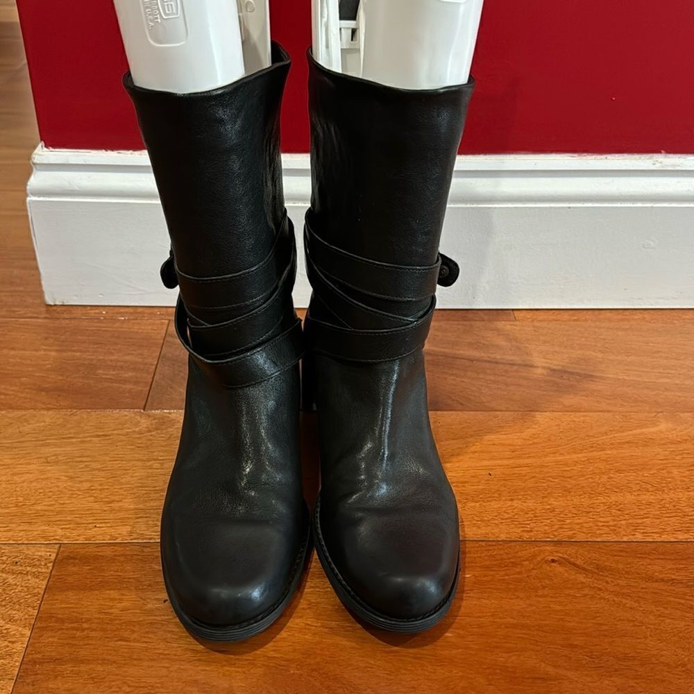Stuart Weitzman soft Leather Round Toe Buckle‎ Moto Boots Women's size 7.5